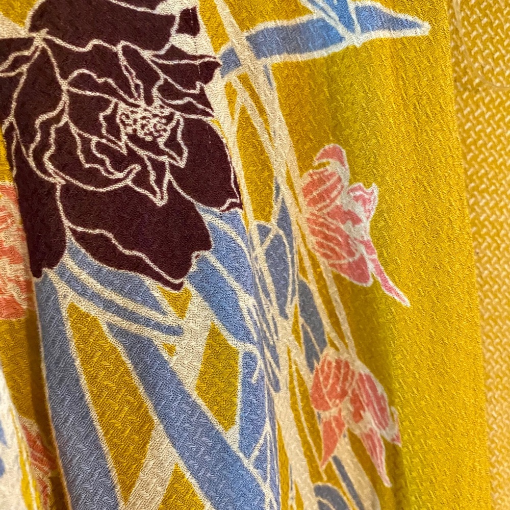 Yellow, flowered duster - Picture 4 of 4
